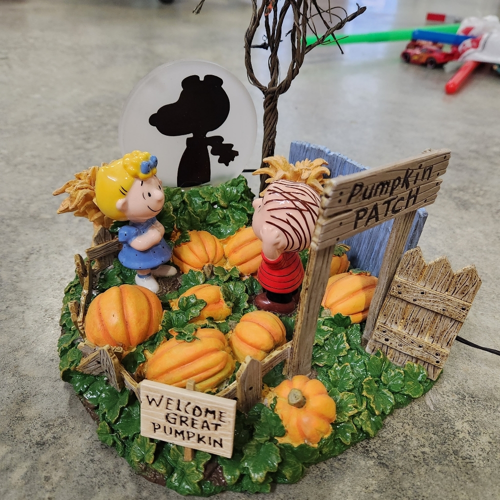 Department 56 It's the Great Pumpkin Charlie Brown Village Lights Up